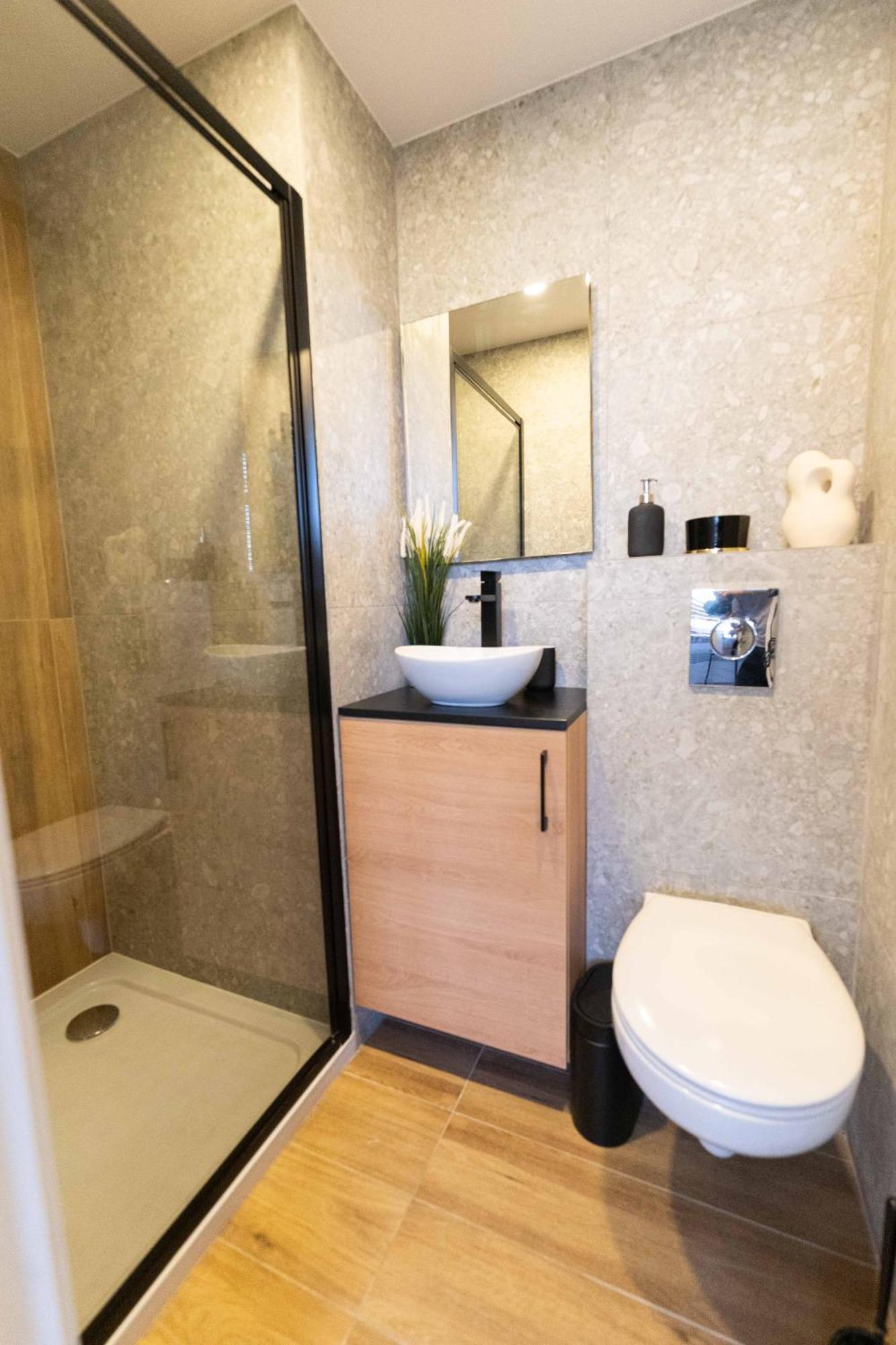 Cozy And Light Studio Apartment Near City Center Vilnius Kültér fotó